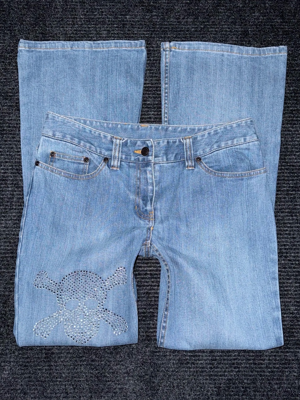Vintage Y2K Bedazzled Skull & Crossbones Rhinestone Light Wash Bootcut Jeans 6 P